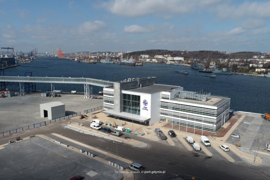 Nowy terminal promowy w Porcie Gdynia już nabrał docelowych kształtów. Budowa ma zakończyć się w czerwcu, fot. Tadeusz Urbaniak / www.port.gdynia.pl / mat. prasowe